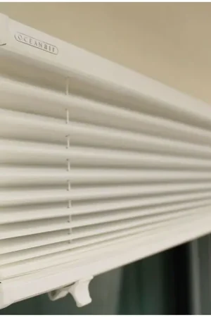 Subito Disponibile Tenda a plissè DOMETIC Skysol Motion per passauomo ed oblò, elegante e auto retrattile, resistente UV, facile da installare, personalizzabile in misure e colori.