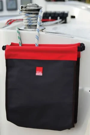 Popolare Tasca per drizze pozzetto MEDIUM 35x40x12cm - Blue Performance, accessorio essenziale per la nautica e la vela, ideale per organizzare e conservare l'attrezzatura a bordo.