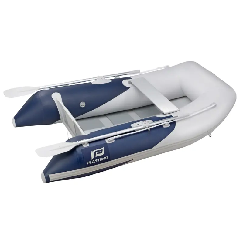Tender Plastimo Raid II a Fondi a Stecche, 450kg, per 3 adulti e 1 bambino, dimensioni 269x150x53 cm, peso 27kg, include sacca, kit riparazione, gonfiatore e pagaie. Ultima Occasione