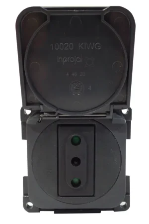 Soddisfatti O Rimborsati PRESA 230 V. ITALIANA C/COPERCHIO