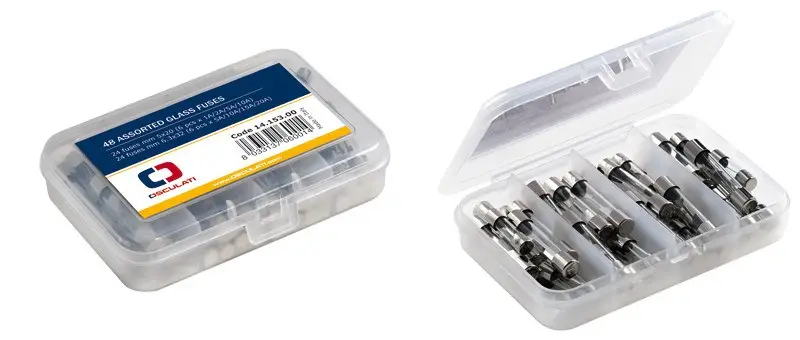 Prezzo Conveniente kit 48 pz. assortiti Fusibili in Vetro [pcs: 24 fusibili 5x20 mm (6 da 1A; 6 da 2A; 6 da 5A; 6 da 10A), 24 fusibili 6,3x32 mm (6 da 5A; 6 da 10A; 6 da 15A; 6 da 20A).]